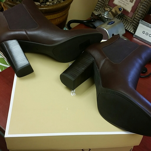 Michael Kors Barlow short boot - Picture 2 of 4